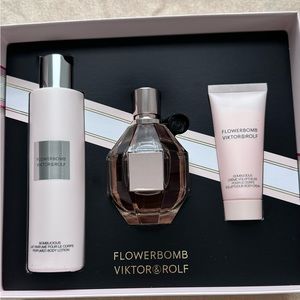 Flower bomb fragrance set 🩷 NEW